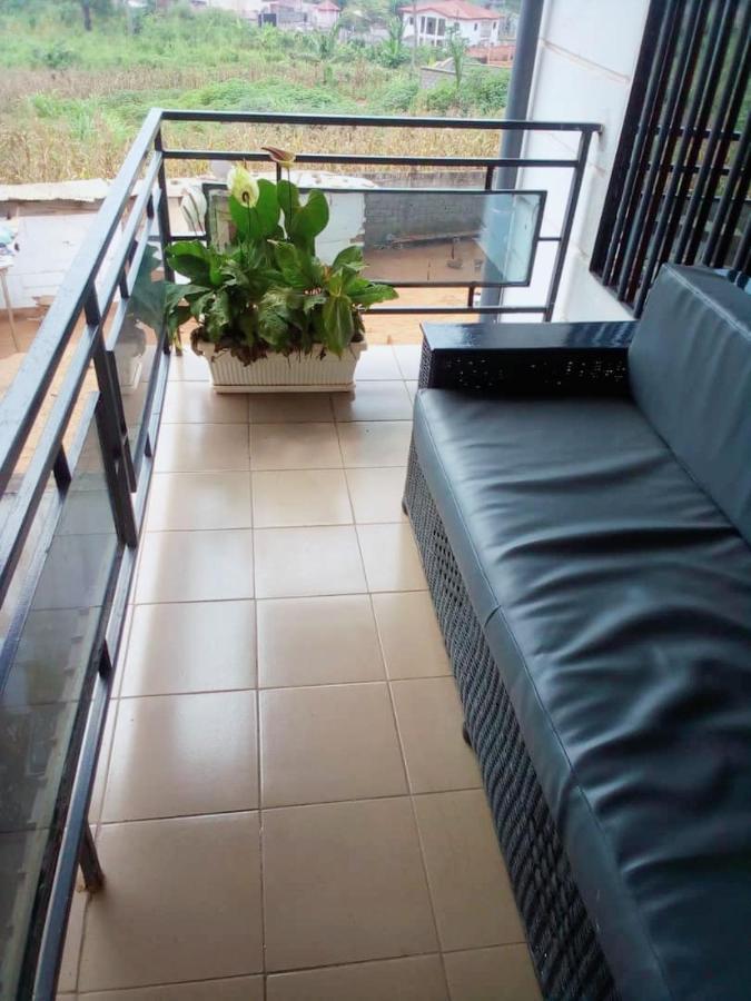 Appartement 2 Chambres Residence Avec Piscine Yaounde Exterior photo