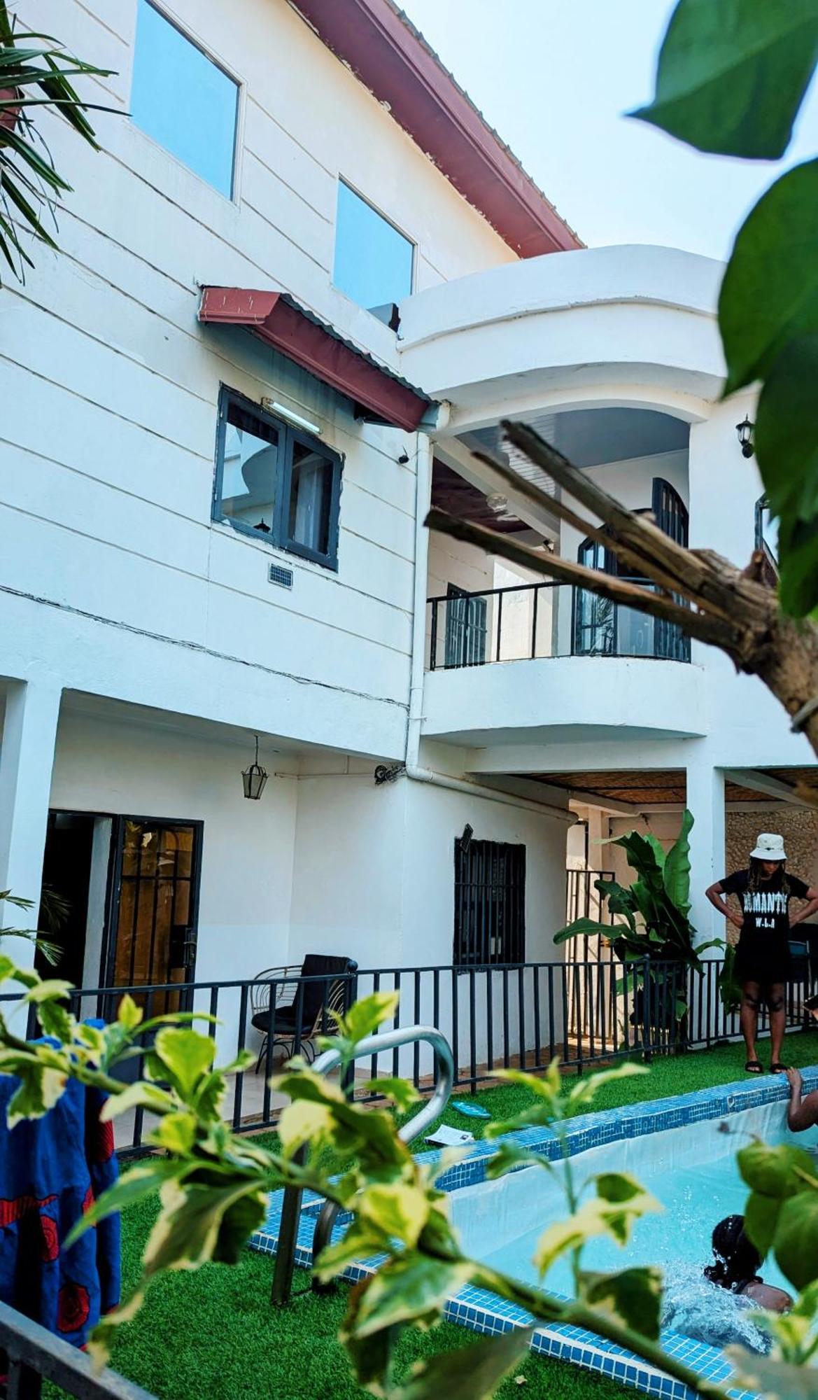 Appartement 2 Chambres Residence Avec Piscine Yaounde Exterior photo